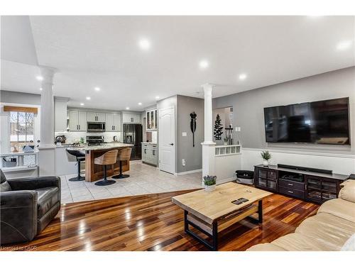 113 Deer Ridge Drive, Kitchener, ON - Indoor Photo Showing Living Room
