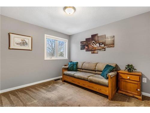 113 Deer Ridge Drive, Kitchener, ON - Indoor Photo Showing Living Room