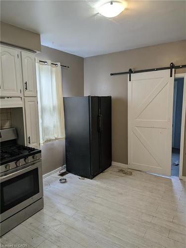 151 Gibson Avenue, Hamilton, ON - Indoor Photo Showing Kitchen