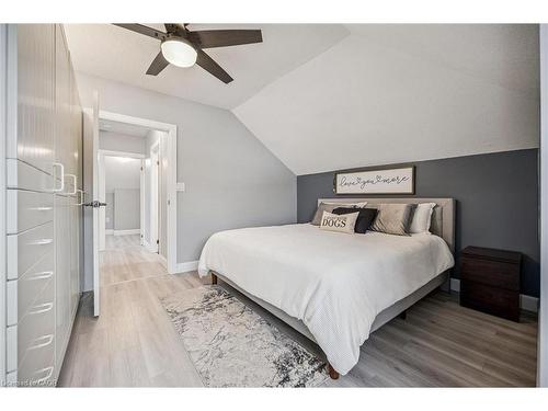 1326 Queenston Road, Cambridge, ON - Indoor Photo Showing Bedroom