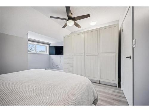 1326 Queenston Road, Cambridge, ON - Indoor Photo Showing Bedroom