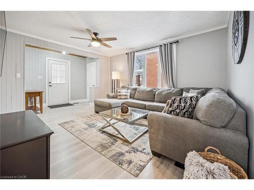 1326 Queenston Road, Cambridge, ON - Indoor Photo Showing Living Room