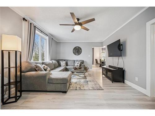 1326 Queenston Road, Cambridge, ON - Indoor Photo Showing Living Room