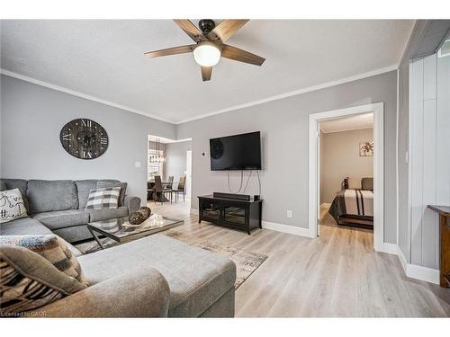 1326 Queenston Road, Cambridge, ON - Indoor Photo Showing Living Room