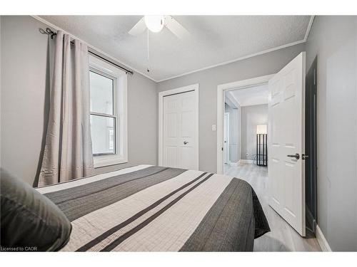 1326 Queenston Road, Cambridge, ON - Indoor Photo Showing Bedroom