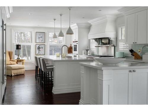 347 East Hart Crescent, Burlington, ON - Indoor Photo Showing Kitchen With Upgraded Kitchen