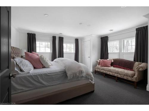 347 East Hart Crescent, Burlington, ON - Indoor Photo Showing Bedroom