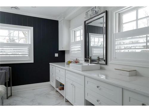 347 East Hart Crescent, Burlington, ON - Indoor Photo Showing Bathroom