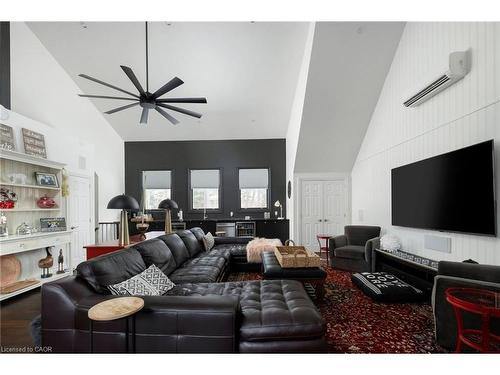 347 East Hart Crescent, Burlington, ON - Indoor Photo Showing Living Room