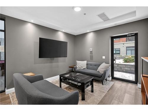 225-1 Redfern Avenue, Hamilton, ON - Indoor