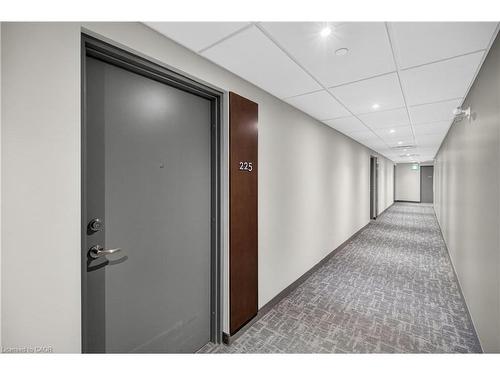 225-1 Redfern Avenue, Hamilton, ON - Indoor Photo Showing Other Room