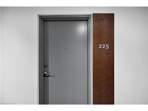 225-1 Redfern Avenue, Hamilton, ON - Indoor Photo Showing Other Room