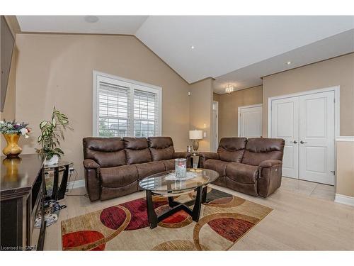 3985 Lower Coach Road, Fort Erie, ON - Indoor Photo Showing Living Room