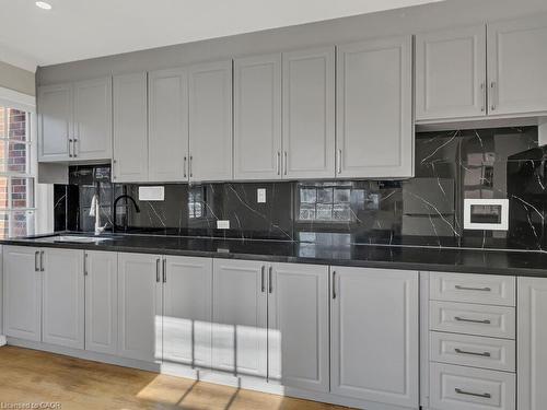 860 Vine Street, Cambridge, ON - Indoor Photo Showing Kitchen