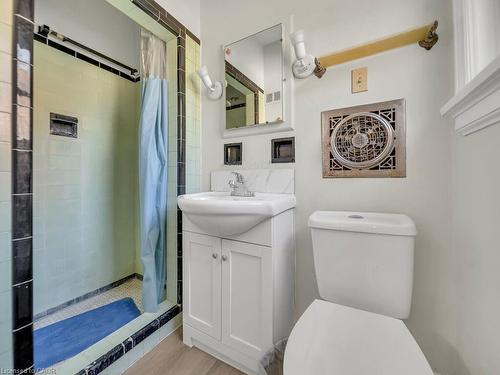 860 Vine Street, Cambridge, ON - Indoor Photo Showing Bathroom