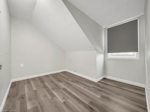 860 Vine Street, Cambridge, ON - Indoor Photo Showing Other Room