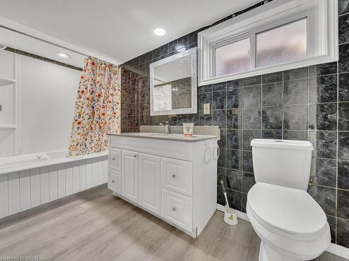 860 Vine Street, Cambridge, ON - Indoor Photo Showing Bathroom