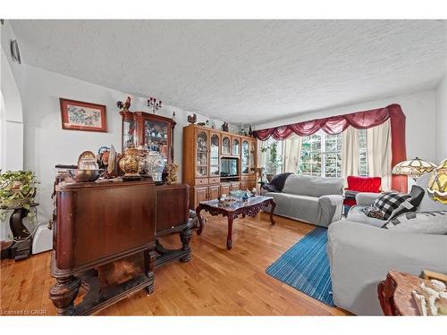 53 Bluerock Crescent, Cambridge, ON - Indoor Photo Showing Living Room
