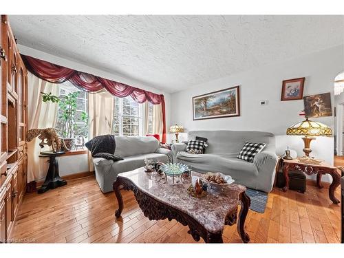 53 Bluerock Crescent, Cambridge, ON - Indoor Photo Showing Living Room