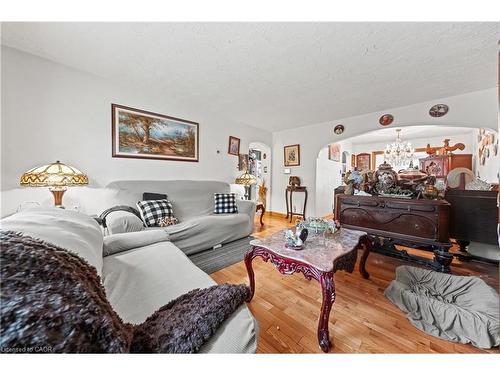 53 Bluerock Crescent, Cambridge, ON - Indoor Photo Showing Living Room