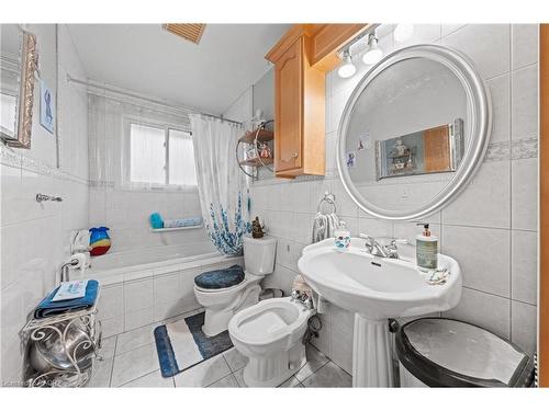 53 Bluerock Crescent, Cambridge, ON - Indoor Photo Showing Bathroom
