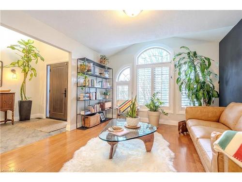 17 Krieghoff Drive, Hamilton, ON 