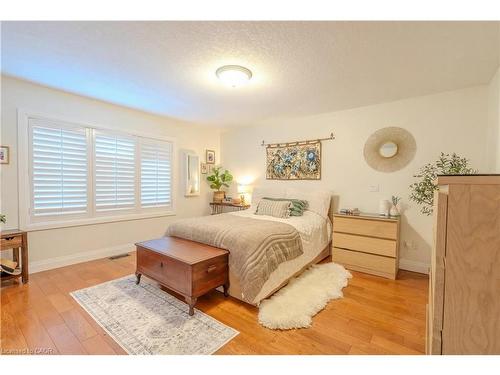 17 Krieghoff Drive, Hamilton, ON 