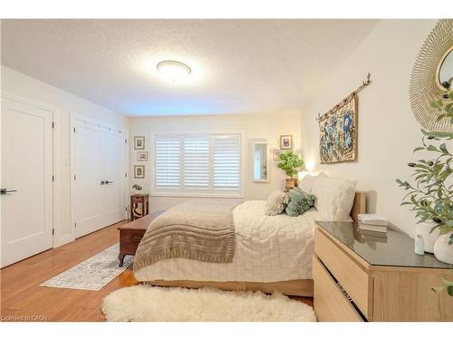 17 Krieghoff Drive, Hamilton, ON 