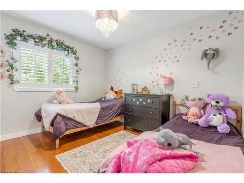 17 Krieghoff Drive, Hamilton, ON 