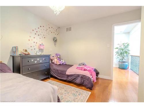 17 Krieghoff Drive, Hamilton, ON 