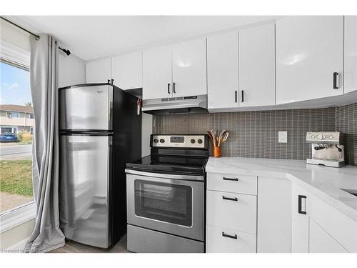 720 Parkview Crescent, Cambridge, ON - Indoor Photo Showing Kitchen