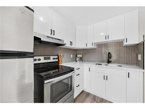 720 Parkview Crescent, Cambridge, ON - Indoor Photo Showing Kitchen With Upgraded Kitchen