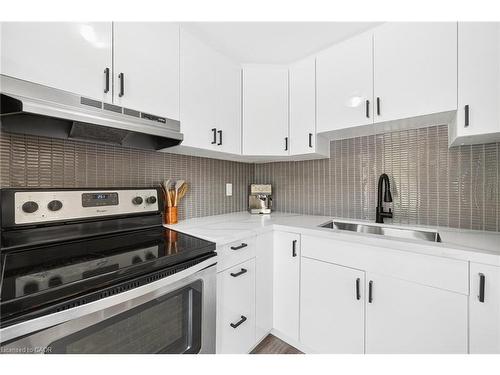 720 Parkview Crescent, Cambridge, ON - Indoor Photo Showing Kitchen With Double Sink With Upgraded Kitchen