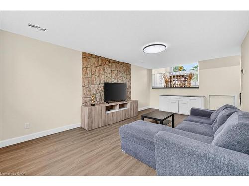720 Parkview Crescent, Cambridge, ON - Indoor Photo Showing Living Room