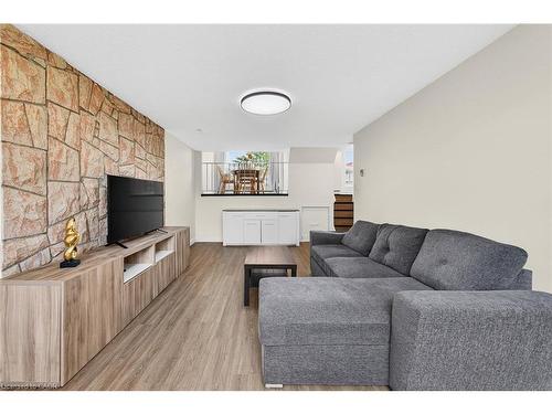 720 Parkview Crescent, Cambridge, ON - Indoor Photo Showing Living Room