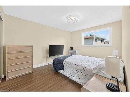 720 Parkview Crescent, Cambridge, ON - Indoor Photo Showing Bedroom