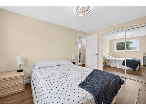 720 Parkview Crescent, Cambridge, ON - Indoor Photo Showing Bedroom