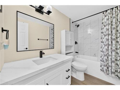720 Parkview Crescent, Cambridge, ON - Indoor Photo Showing Bathroom
