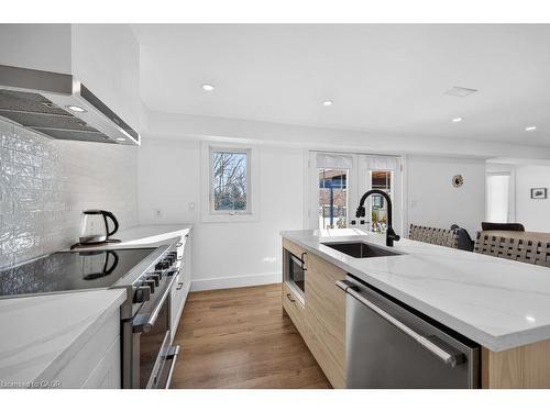 Lower Lvl-1326 Butter Road W, Hamilton, ON - Indoor Photo Showing Kitchen