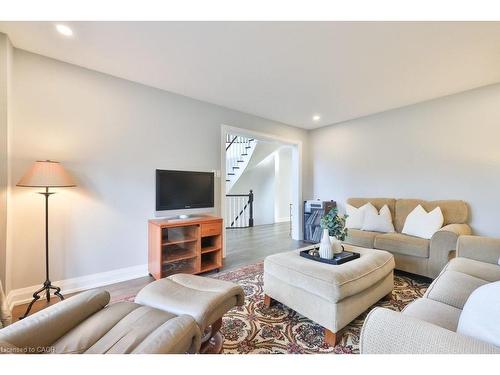 4166 Susan Court, Burlington, ON - Indoor Photo Showing Living Room