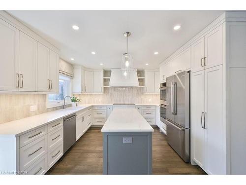 4166 Susan Court, Burlington, ON - Indoor Photo Showing Kitchen With Upgraded Kitchen