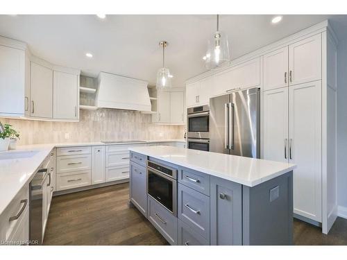 4166 Susan Court, Burlington, ON - Indoor Photo Showing Kitchen With Upgraded Kitchen