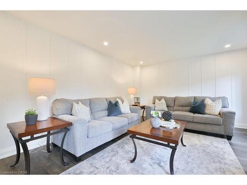 4166 Susan Court, Burlington, ON - Indoor Photo Showing Living Room