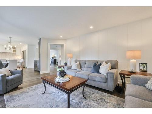 4166 Susan Court, Burlington, ON - Indoor Photo Showing Living Room