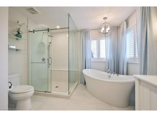 4166 Susan Court, Burlington, ON - Indoor Photo Showing Bathroom