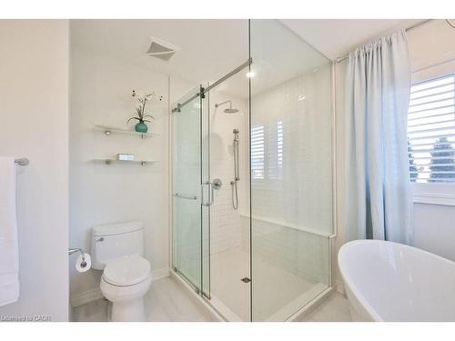 4166 Susan Court, Burlington, ON - Indoor Photo Showing Bathroom