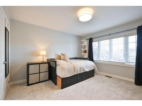 4166 Susan Court, Burlington, ON - Indoor Photo Showing Bedroom
