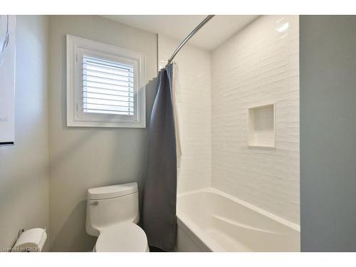 4166 Susan Court, Burlington, ON - Indoor Photo Showing Bathroom