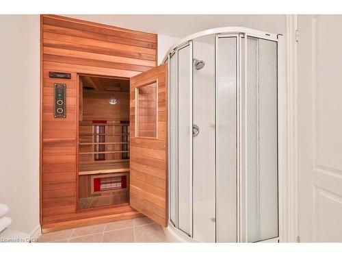 4166 Susan Court, Burlington, ON - Indoor Photo Showing Bathroom