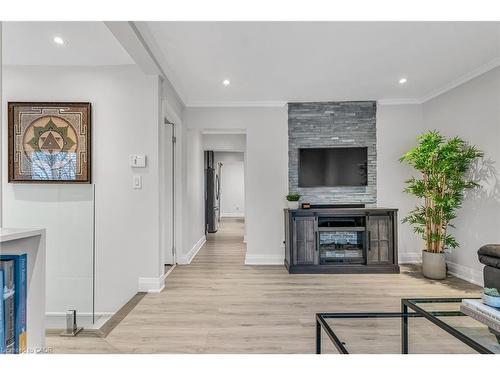 1034 Meredith Avenue, Mississauga, ON - Indoor Photo Showing Living Room With Fireplace